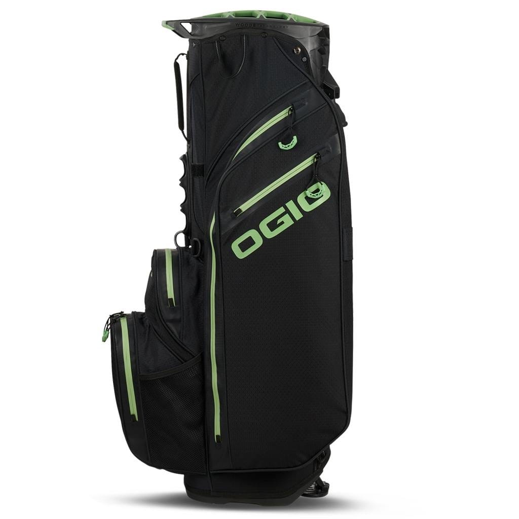 Schwarzes OGIO All Elements Stand Golfbag mit grünem Logo und mehreren Reißverschlusstaschen.
