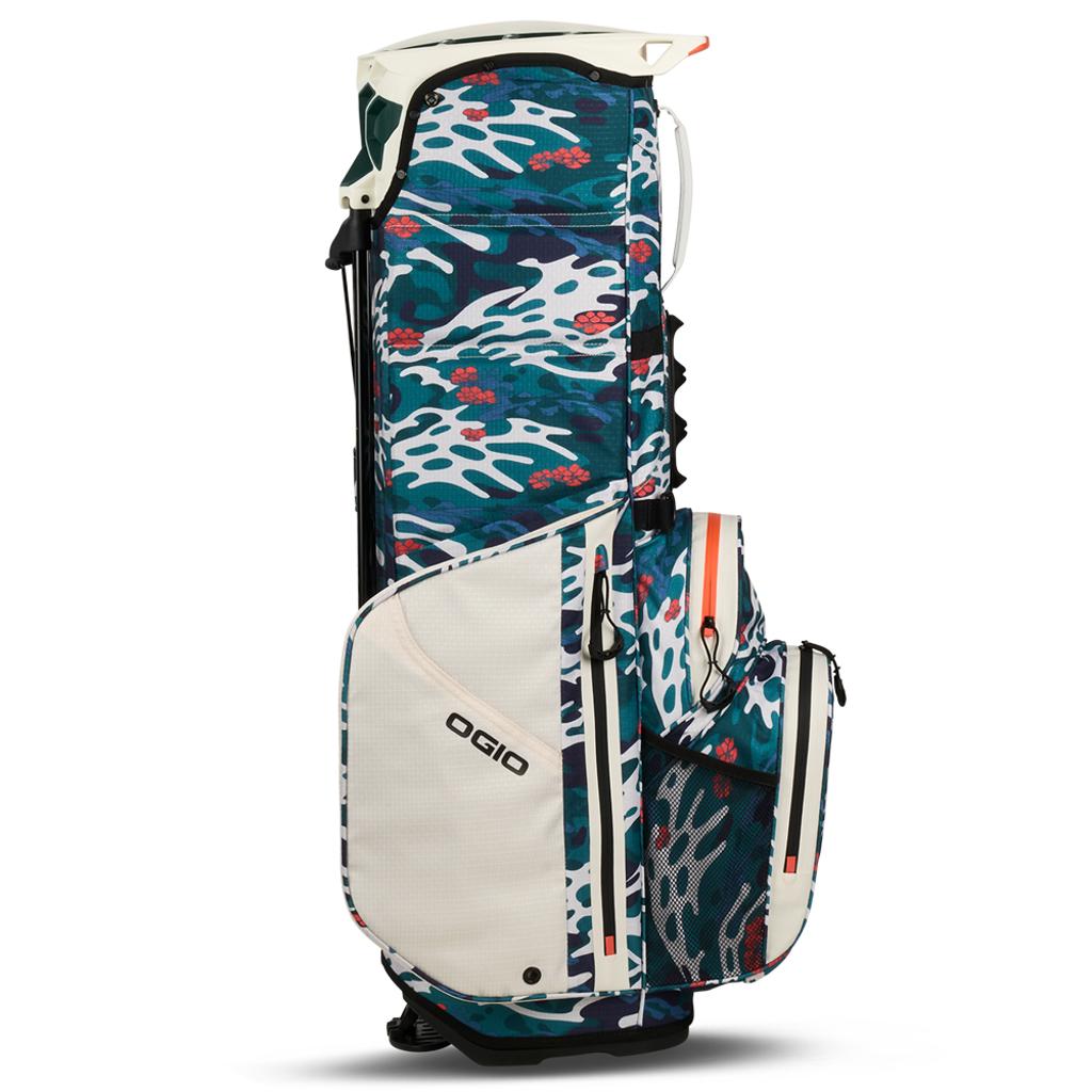 Golf-Standbag OGIO All Elements in blau-türkis Camouflage mit weißen und roten Akzenten.