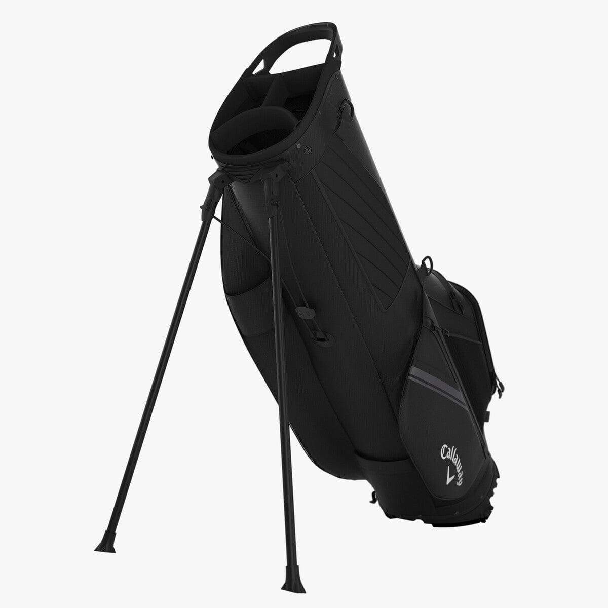 Schwarze Callaway Chase Golf Standtasche mit zwei langen Standbeinen und mehreren Reißverschlusstaschen.