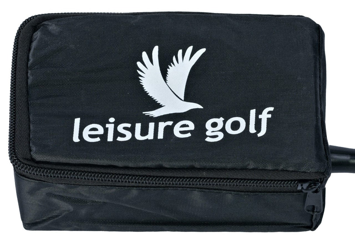 Schwarze Tragetasche aus Stoff mit weißem Leisure Golf Logo und Reißverschluss.