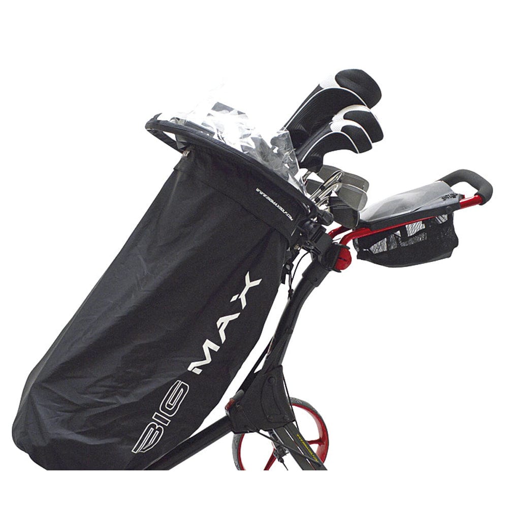 Schwarze Big Max I-Dry Regenhülle aus wasserdichtem Material mit weißem Logo über Golftrolley und Schlägern.
