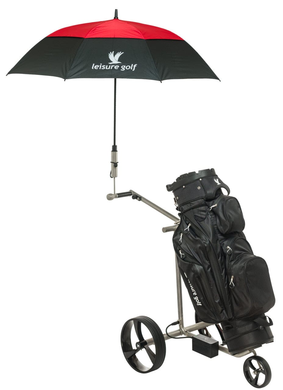 Schwarzer Leisure Golf UV-Schirm mit weißem Logo am verstellbaren Halter am Golfwagen befestigt.