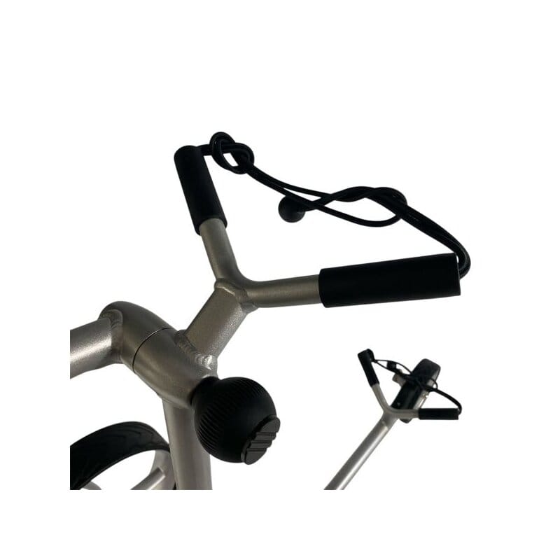 Silberner Elektro Golf Trolley Ranger aus Aluminium mit ergonomischem Griff und Schlaufenhalterung.