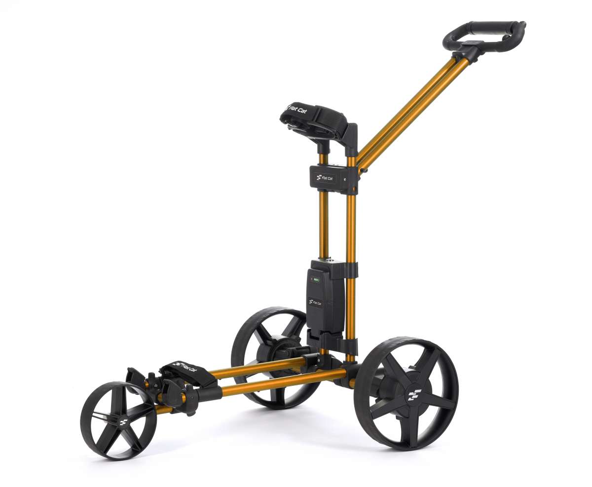 Elektrischer Golftrolley Flat Cat Touch 2025 in leuchtendem Golden-Orange mit drei Rädern und ergonomischem Griff.