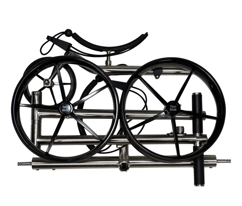 Kompakter, zusammengefalteter Haicaddy HC9 Elektrocaddy aus gebürstetem Edelstahl mit schwarzen Reifen und.