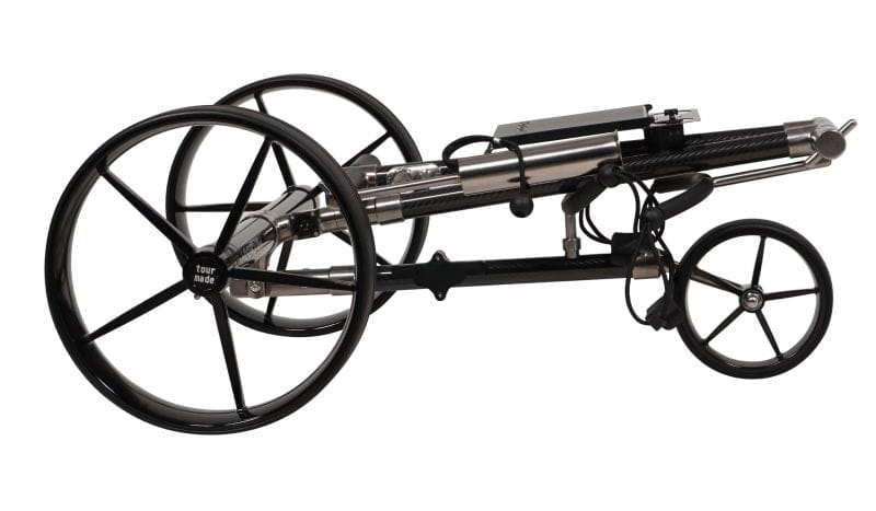 Elektrischer Golftrolley Haicaddy HC9TiC Carbon Schwarz zusammengeklappt mit großen Hinterrädern.