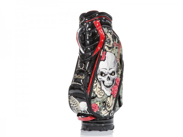 Schwarzes JuCad Golfcartbag mit auffälligem Totenkopf-Design und roten Akzenten.