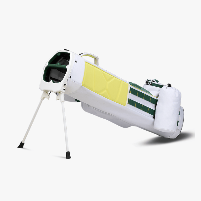 Weißes OGIO Funday Stand Golfbag mit gelber Seitenfläche und grün-weißen Streifen, ausgebreitete Standbeine.