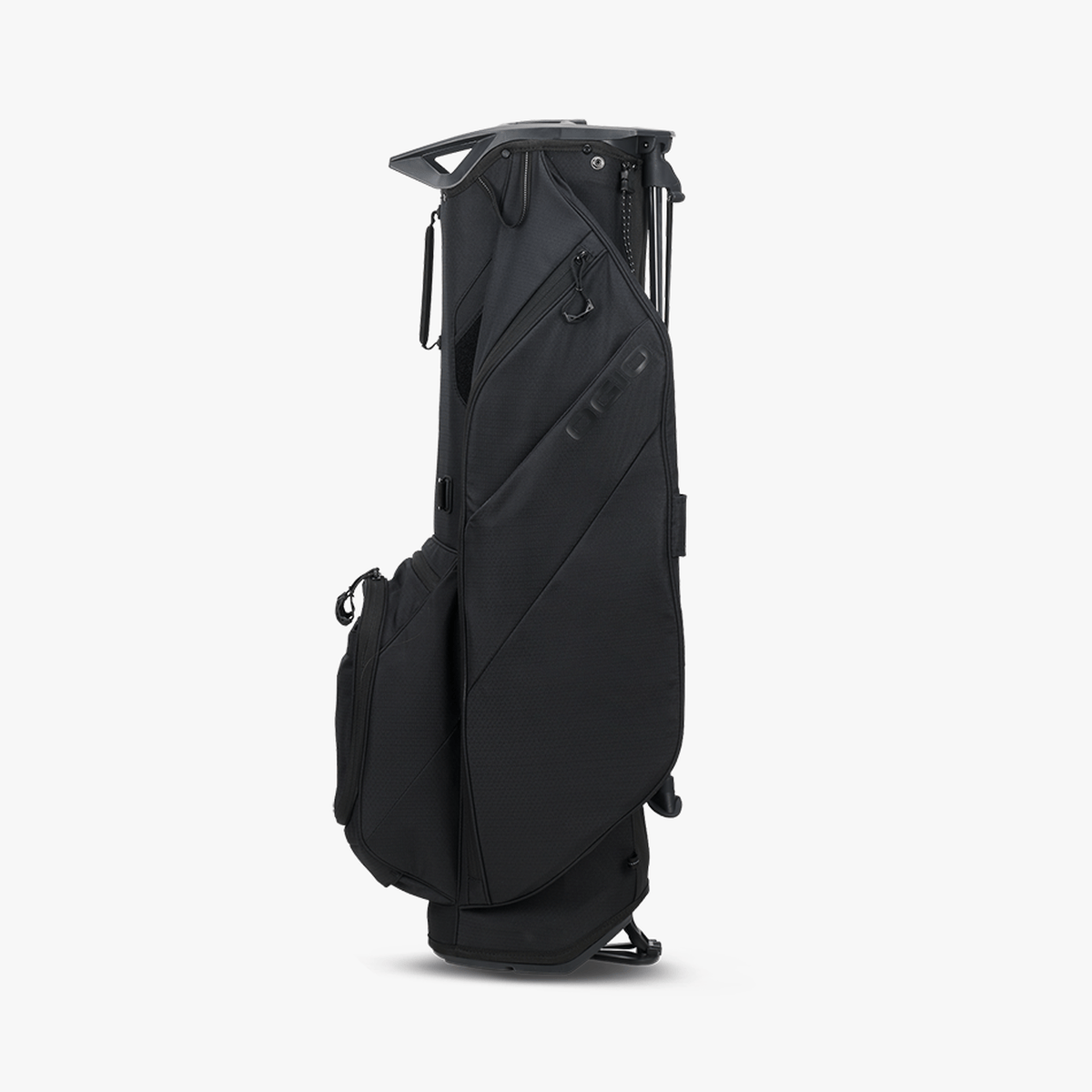 Schwarzes OGIO Fuse Stand Golfbag mit mehreren Taschen und Tragegriffen.