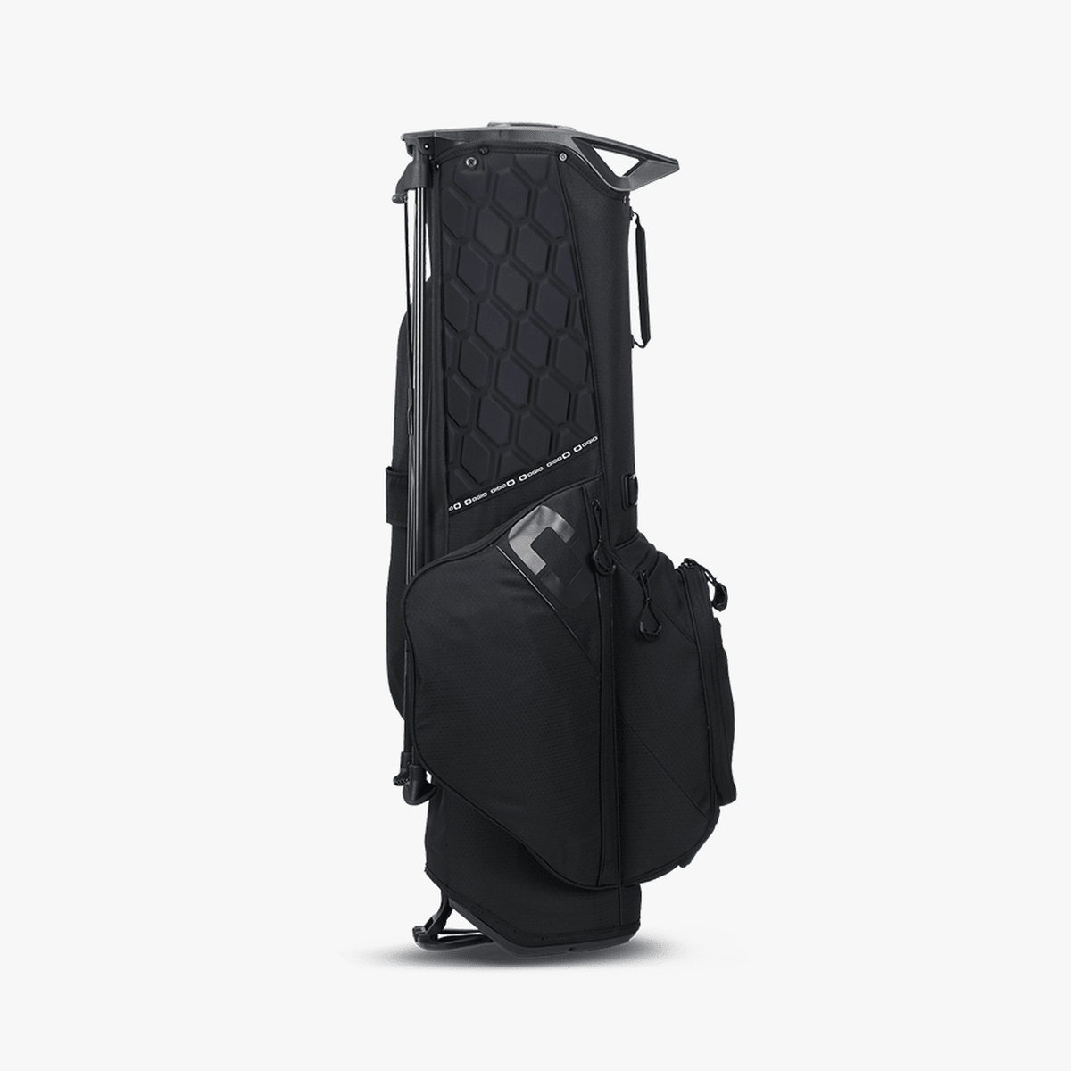 Schwarze OGIO Fuse Stand Golftasche mit Honigwabenmuster und mehreren Reißverschlusstaschen.