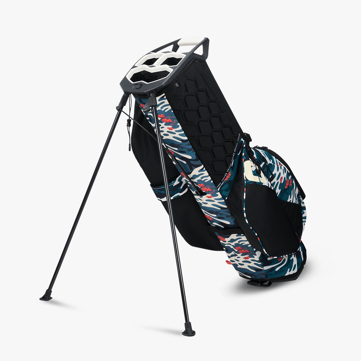 OGIO Fuse Stand Bag 2025 in Wave Camo mit zweibeinigem Ständer und gepolstertem Tragegurt.