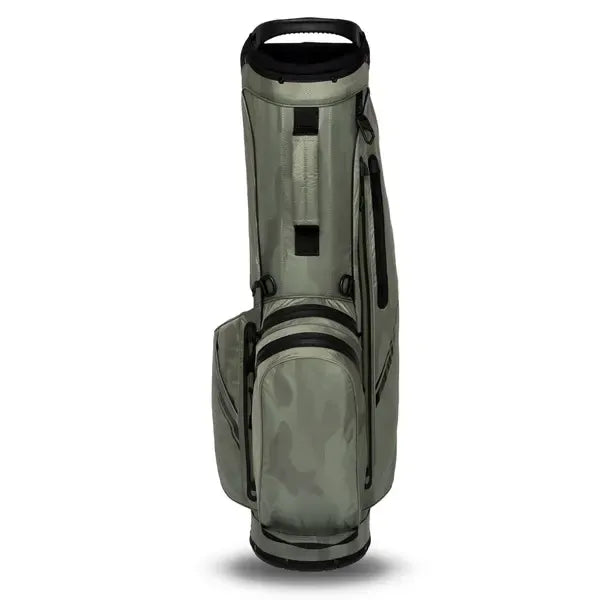 Schwarzes und grünes Camouflage Callaway Chase Dry Stand Golfbag mit mehreren Taschen und Tragegriff.
