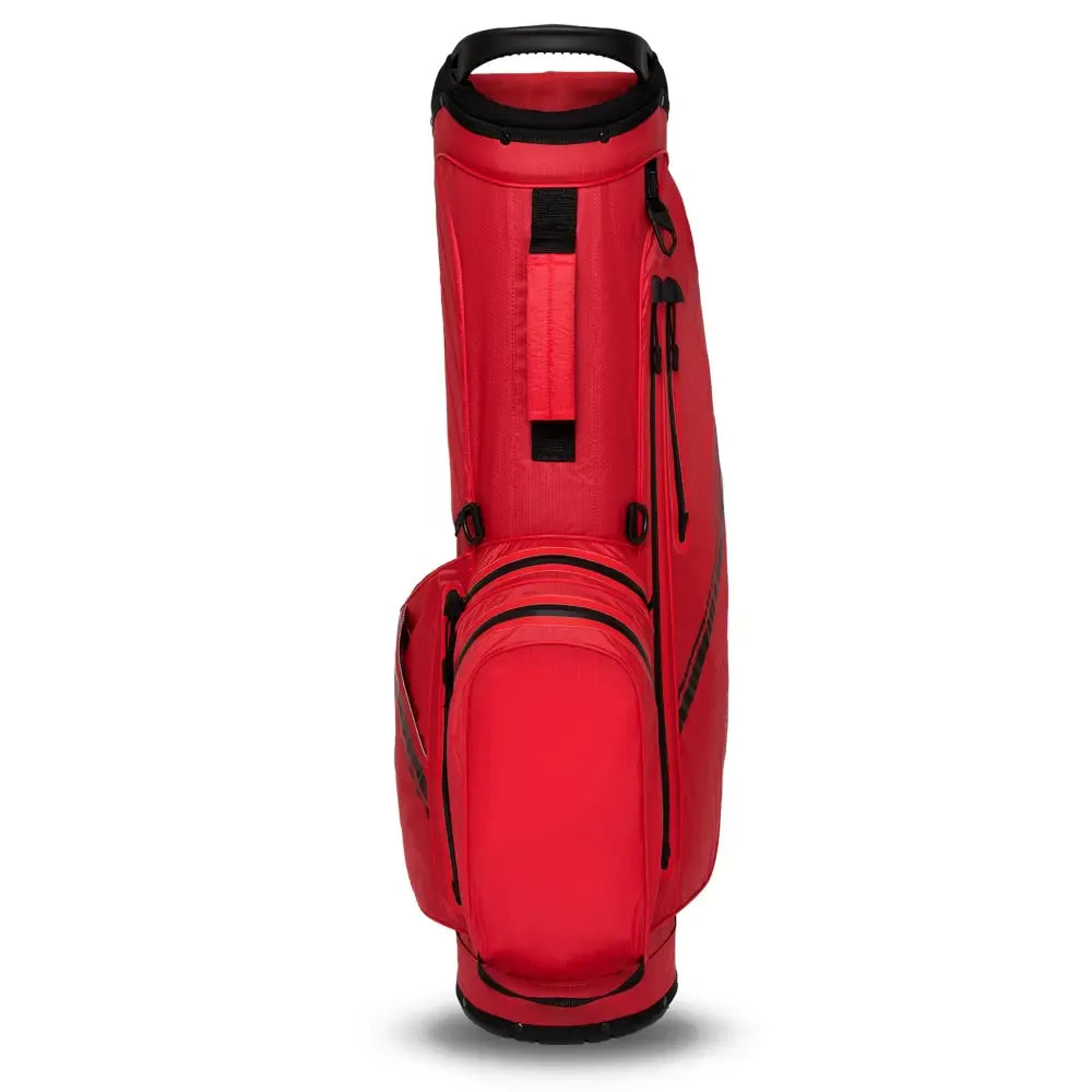 Rotes Callaway Chase Dry Stand Golfbag mit mehreren Außentaschen und Tragegriff.