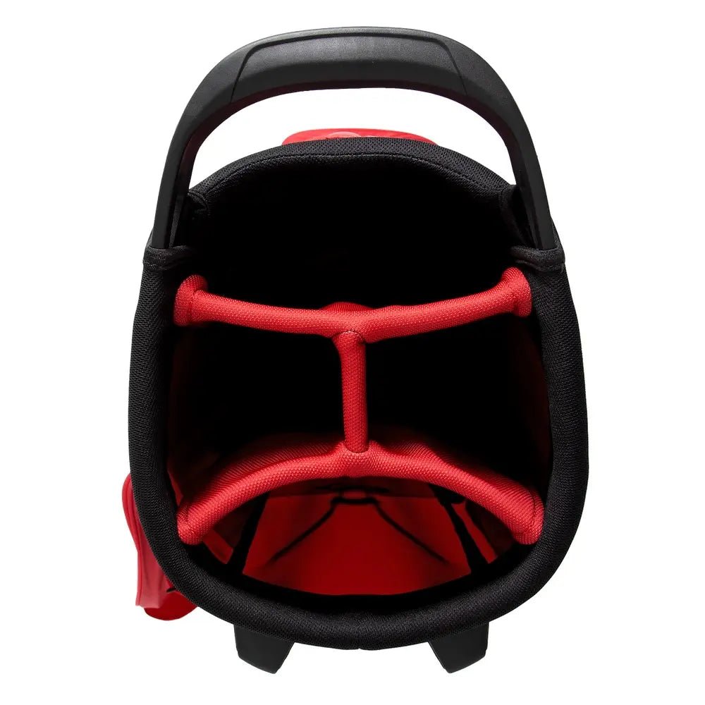 Schwarzes Callaway Chase Dry Stand Golfbag mit rotem Clubfach und Tragegriff.