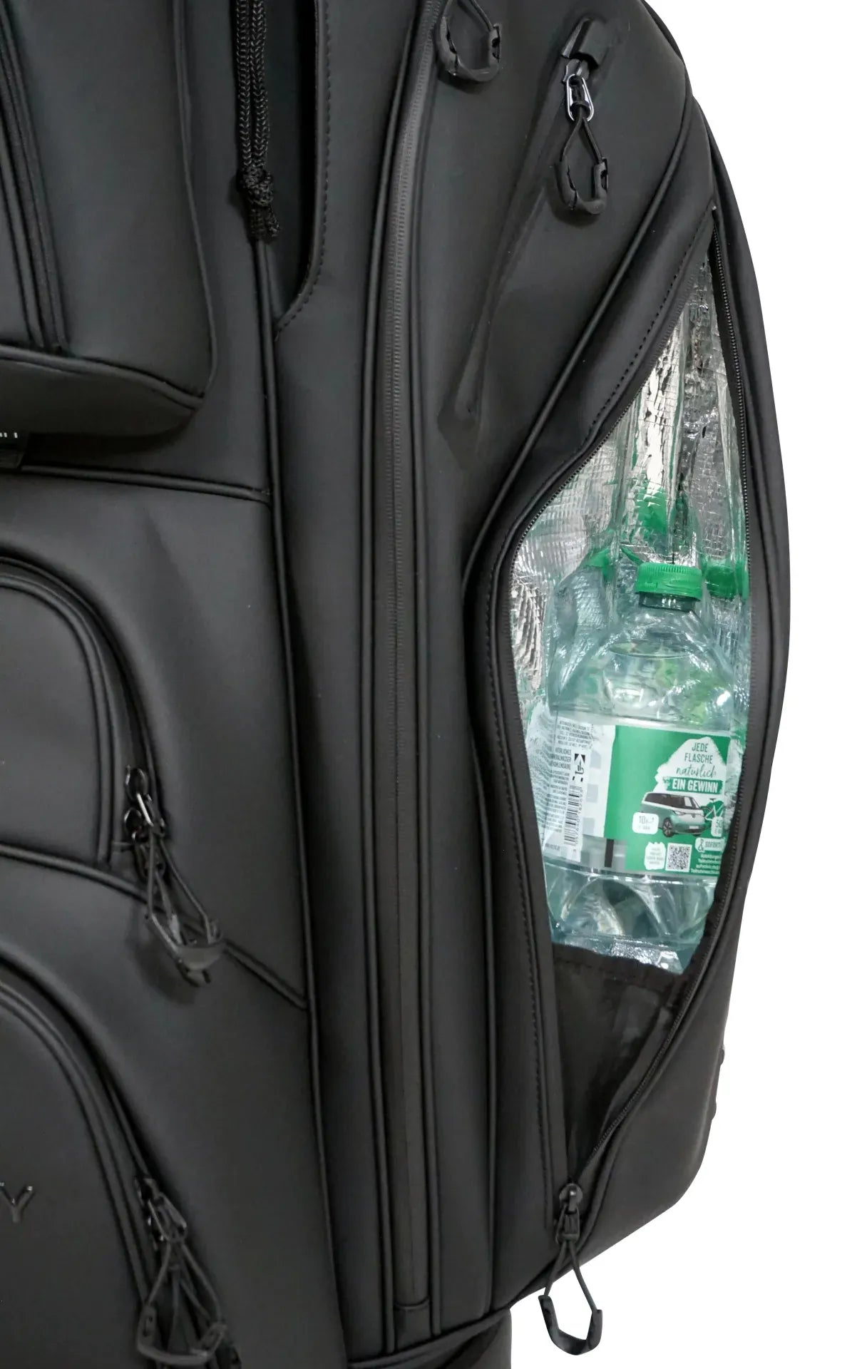 Schwarzes Haicaddy Deluxe Organizer Golfbag mit geöffnetem Magnetkühlfach, sichtbar Flaschen und Eis.