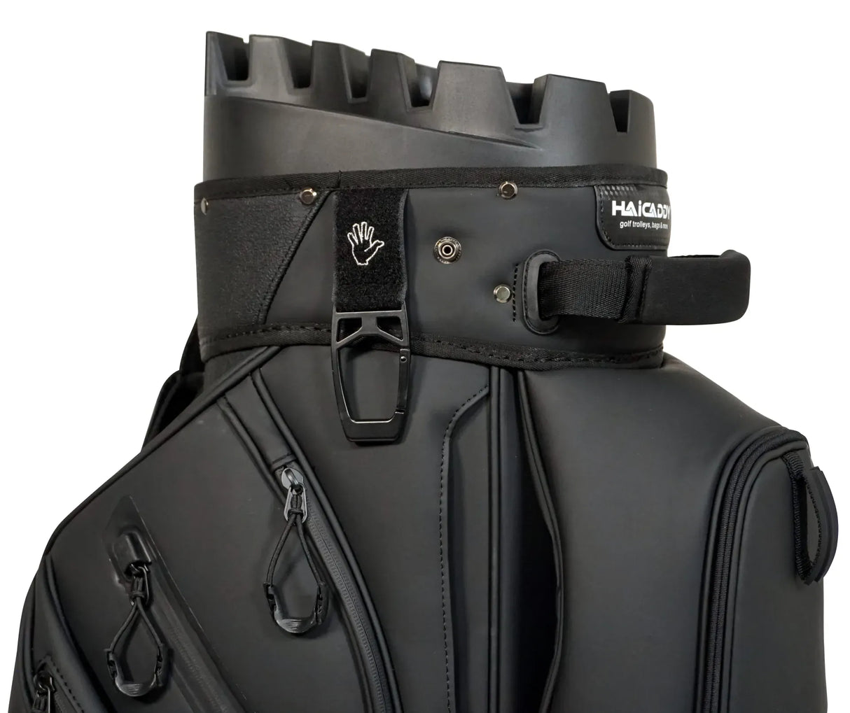 Schwarzes Haicaddy Deluxe Organizer Golfbag mit mehreren Reißverschlusstaschen und Magnetverschluss.