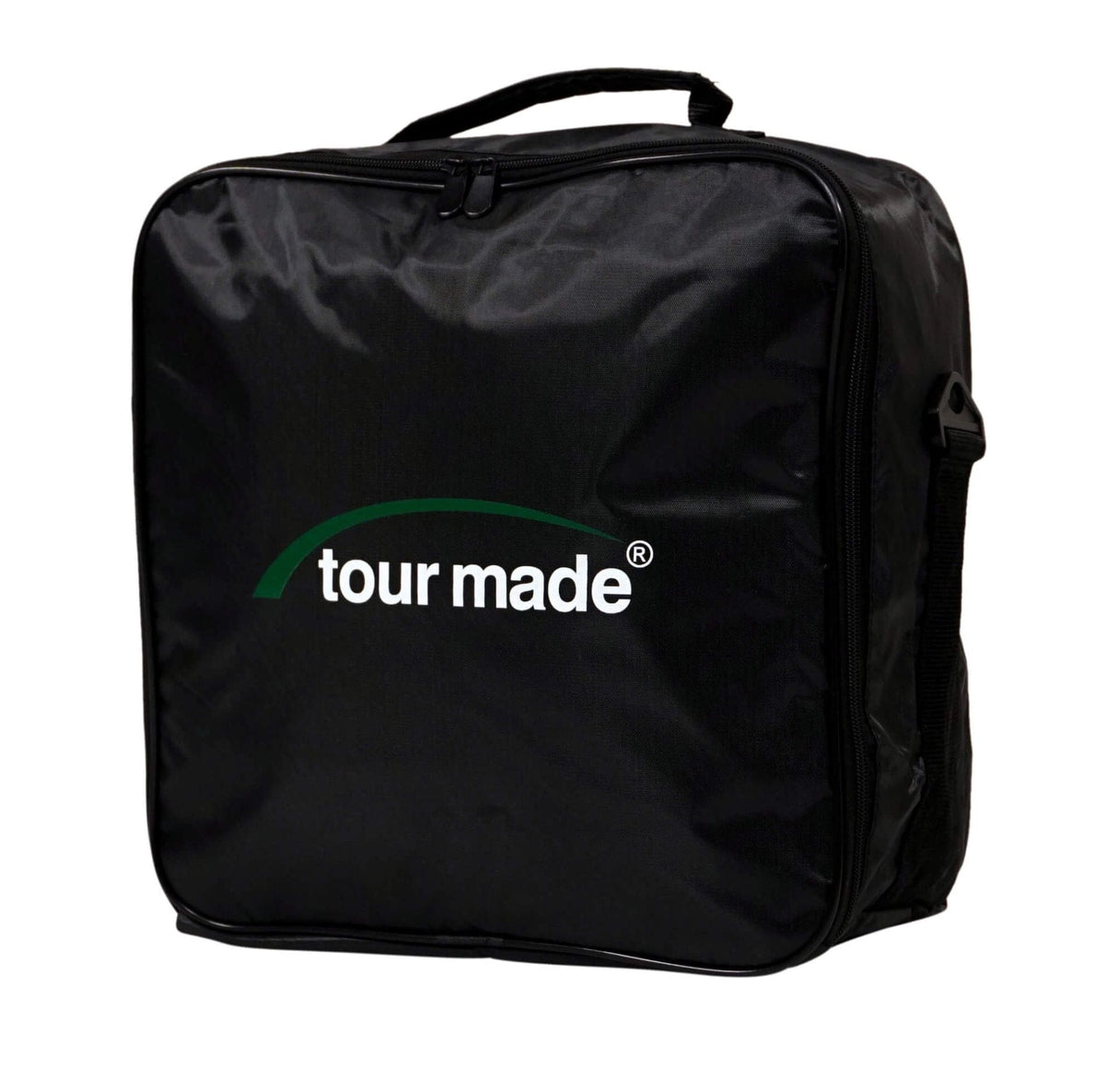 Schwarze quadratische Rädertasche aus robustem Material mit grün-weißem Tour Made Logo und Tragegriff oben.