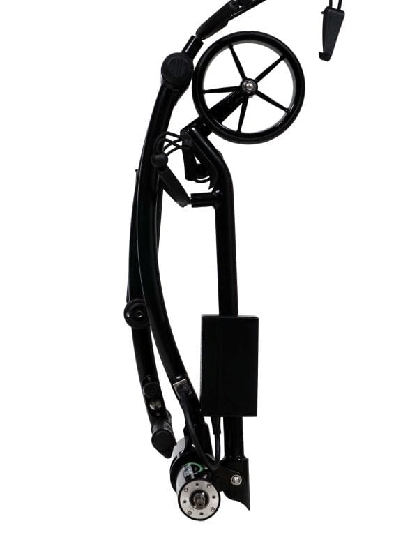 Gefalteter schwarzer elektrischer Golftrolley mit kompaktem Design und sichtbaren Rädern.