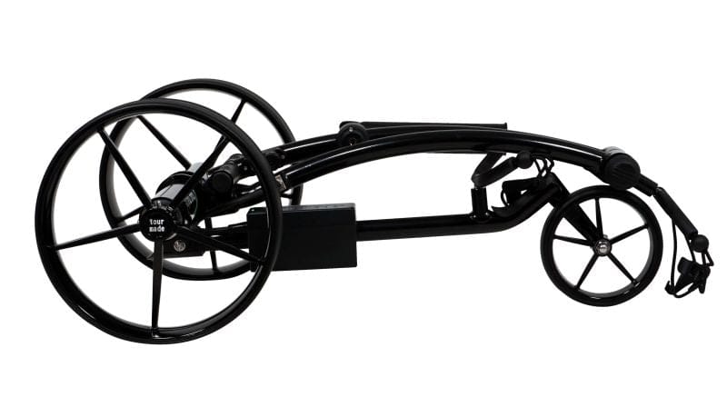 Schwarzer elektrischer Golf-Trolley Tour Made RT-630S kompakt zusammengeklappt mit drei Rädern.