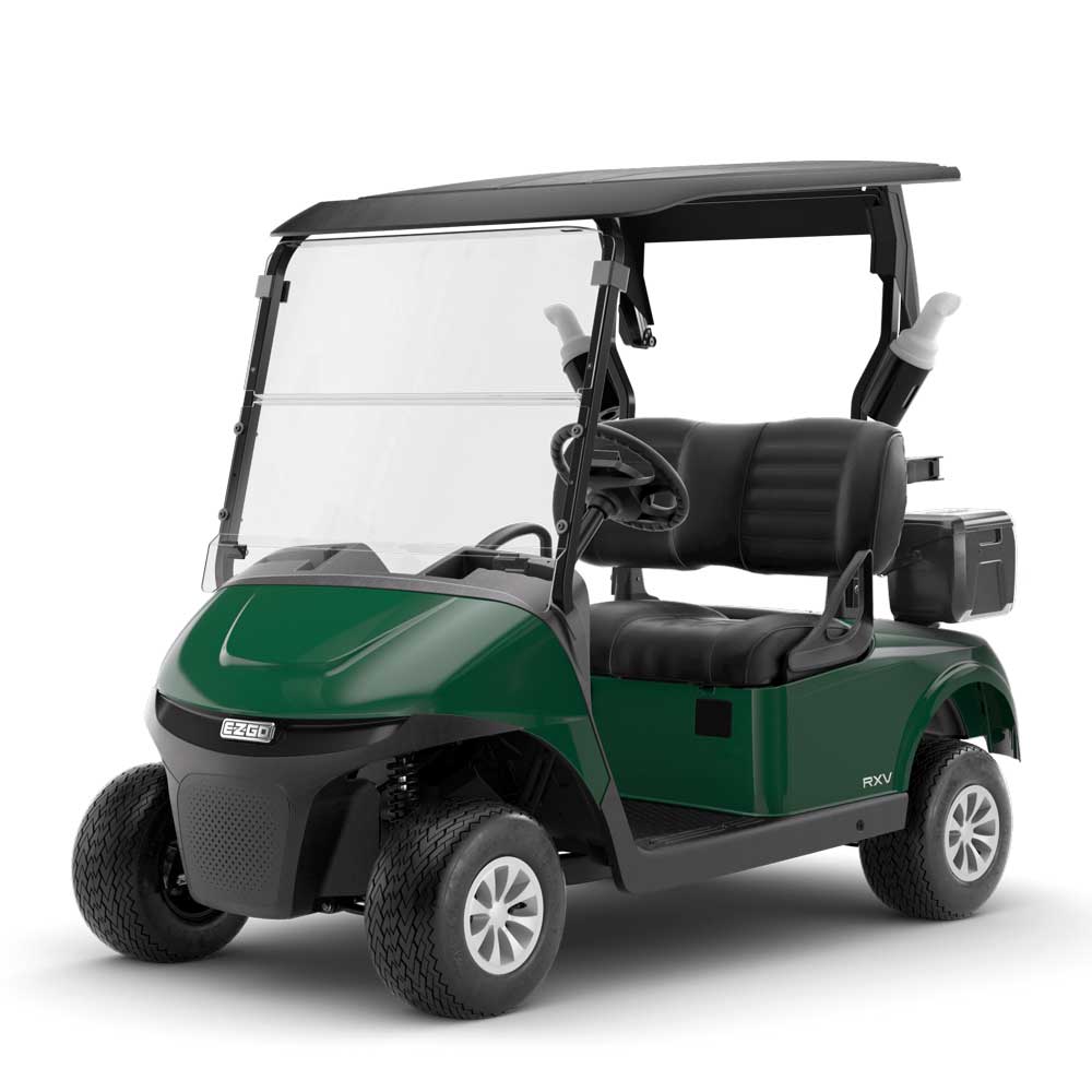 Grüner Golfcart E-Z-Go Rxv Elite mit schwarzem Dach und Doppelsitz, klarem Windschutzscheibe.