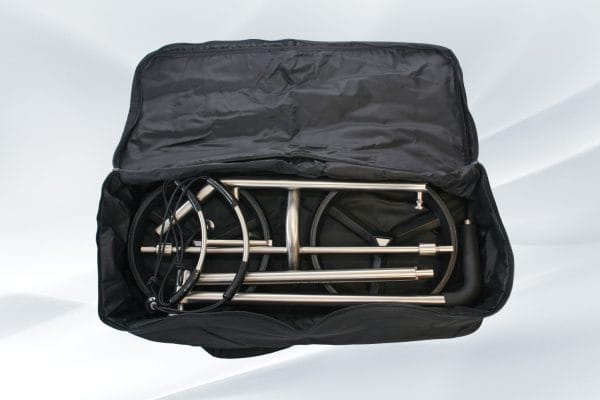 Gefalteter schwarzer 2-Rad-Trolley PG-Powergolf SteelCad Felix im Transporttasche aus Nylon.