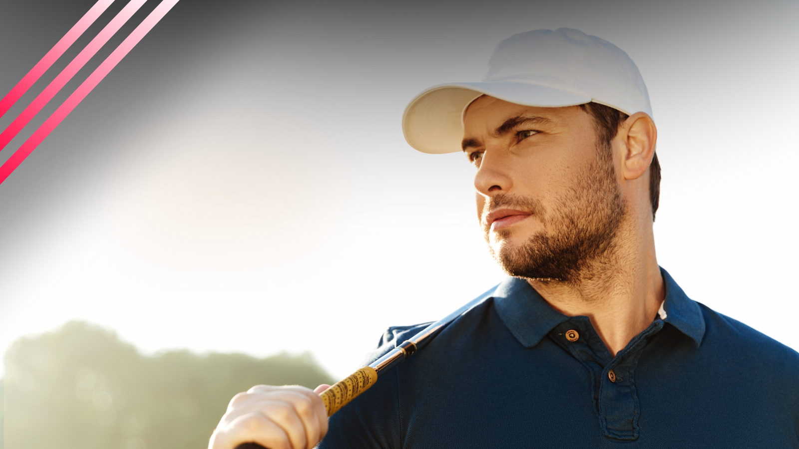 ein Spieler auf dem Golfplatz 
