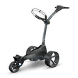 Schwarzer Motocaddy M5 GPS DHC Ultra Lithium Elektrischer Golftrolley mit drei Rädern und integriertem Display.