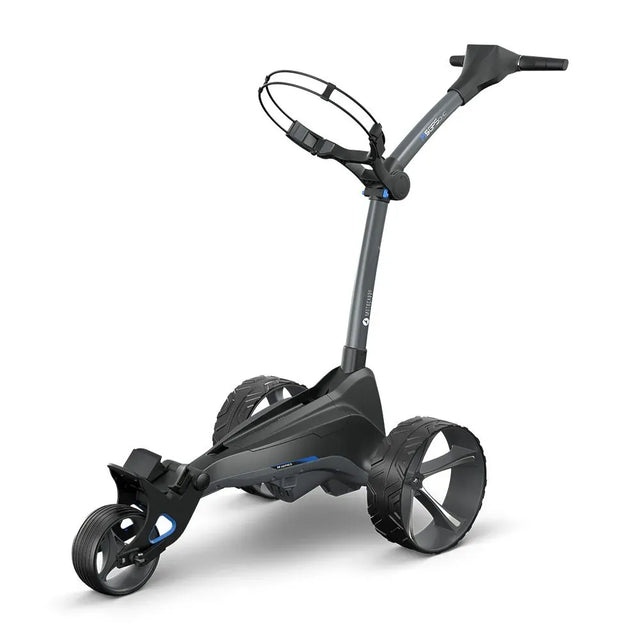 Schwarzer Motocaddy M5 GPS DHC Ultra Lithium Elektrischer Golftrolley mit drei Rädern und integriertem Display.